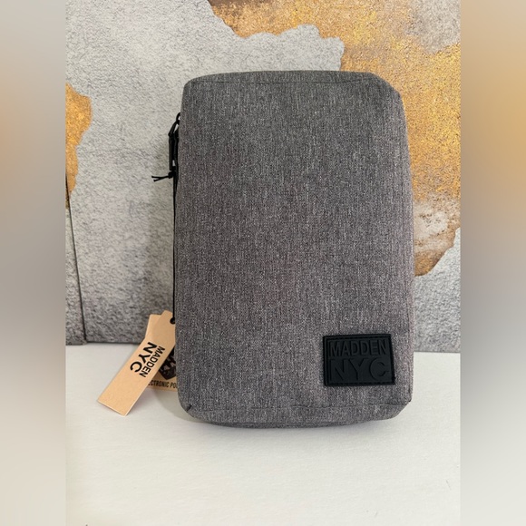 Madden NYC Electronic Pouch - Picture 1 of 6